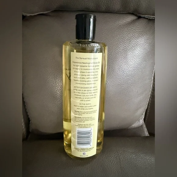 Neutrogena Light Sesame Body Oil in Pale Yellow - Picture 4 of 4